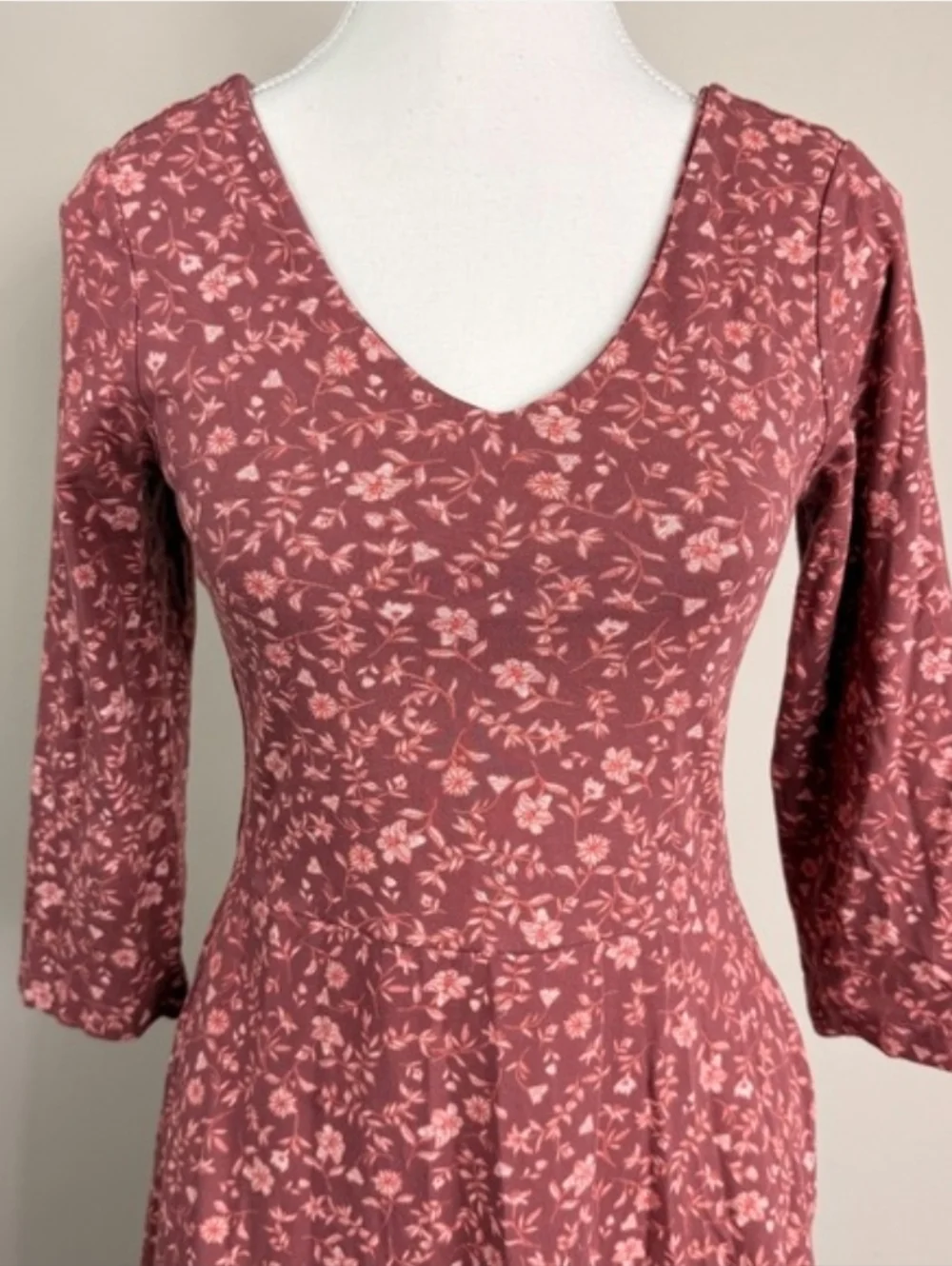 Pact Organic Cotton Fit & Flare Floral V-Neck Midi Party Dress With Pockets - Picture 6 of 9